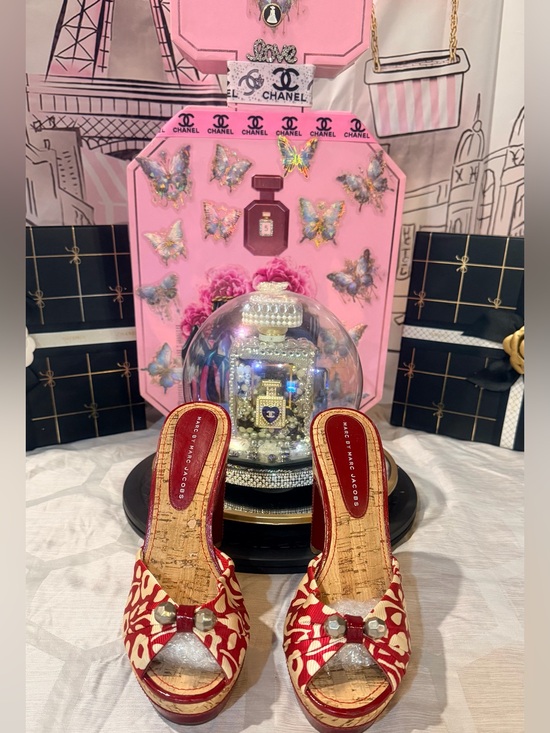 Marc Jacobs Shoes - EUC🌺❤️Marc Jacobs 
Red and Cream Cork Platform Slide Mules.